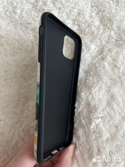 Чехлы на iPhone 11