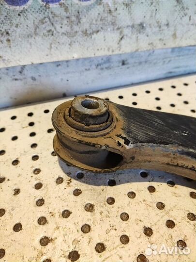 Рычаг задний верхний правый Skoda Yeti