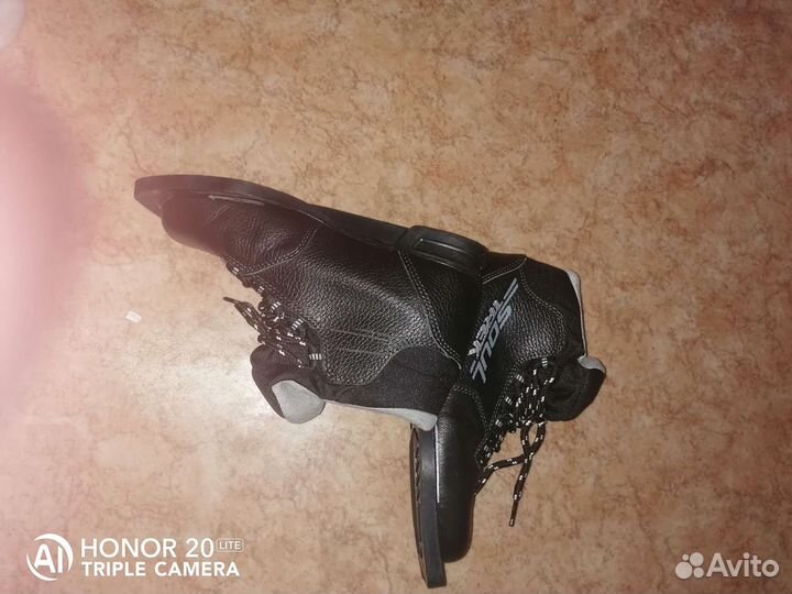 Лыжные ботинки