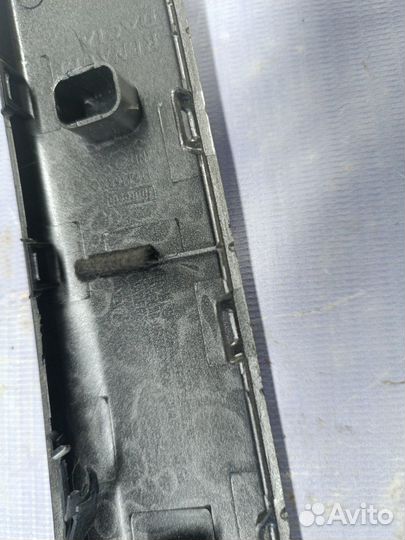 Накладка передней левой ручки Renault Logan 2