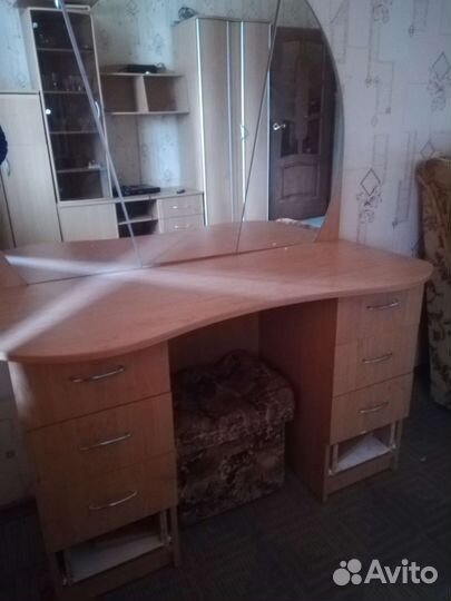 Стол туалетный