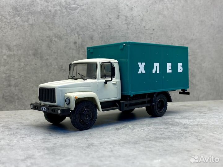 Коллекционная модель газ-3307 хлебовоз 1:43