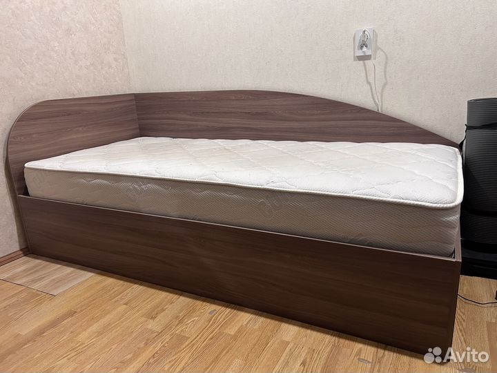 Кровать одноместная с матрасом
