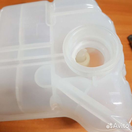 Бачок расширительный Opel Insignia с поплавком