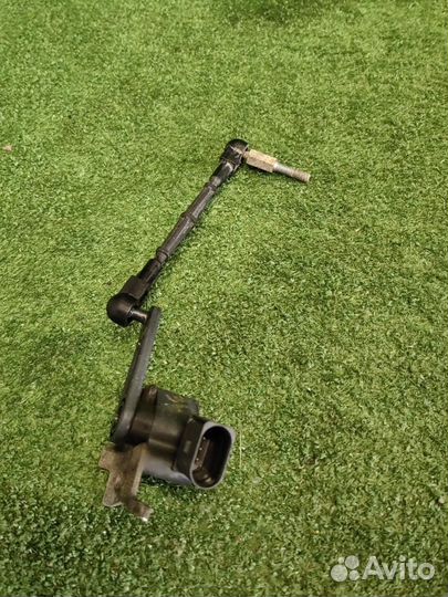 Датчик высоты подъема задний левый Volkswagen