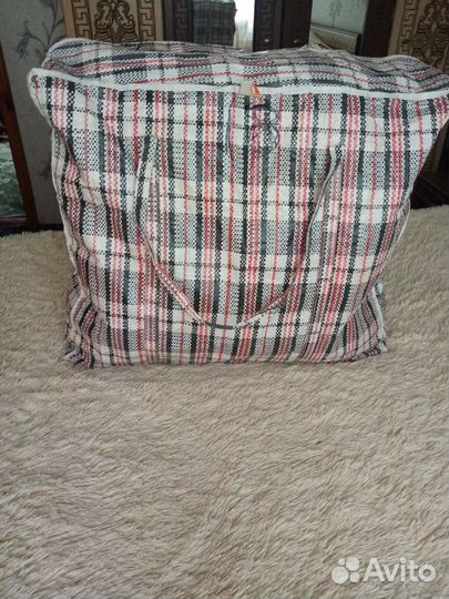 Большая сумка вещей женских и падростковых