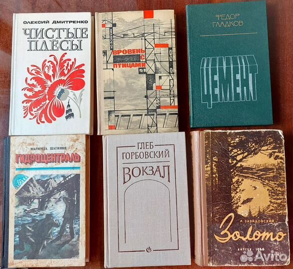 12 разных книг