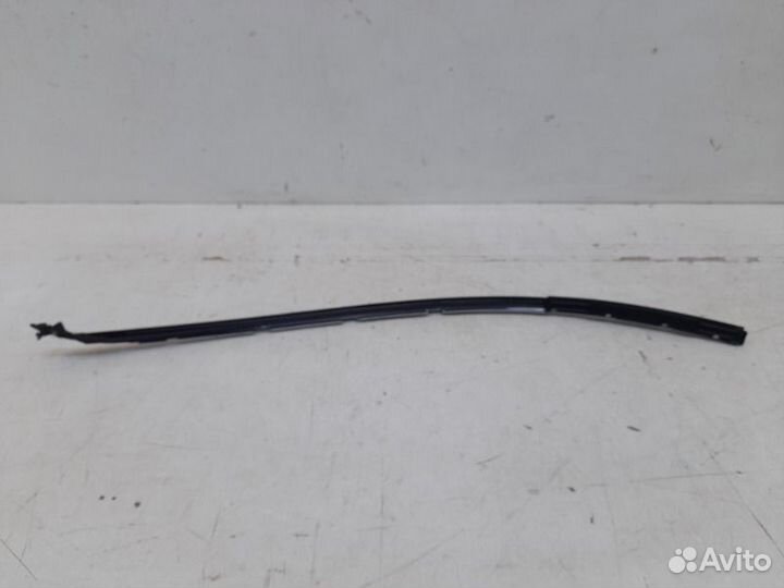 Молдинг лобового стекла правый Toyota Land Cruiser