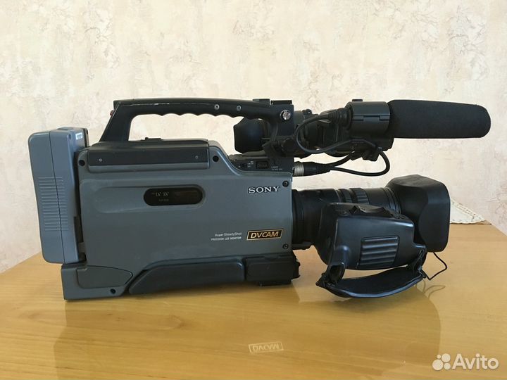 Продаётся видеокамера sony DSR - 250 P