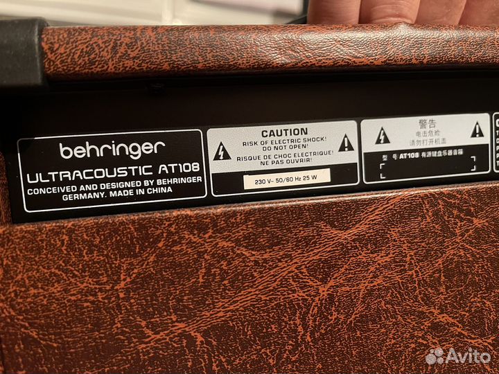 Новый комбоусилитель behringer ultracoustic AT108
