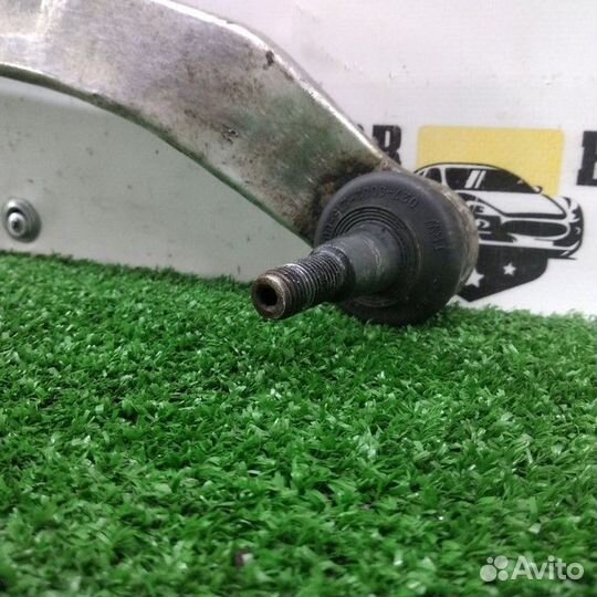 Рычаг передний правый