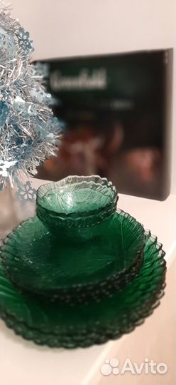 Продам набор зеленых тарелок