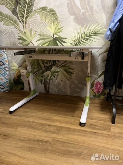 Детский стол парта