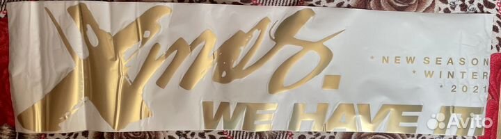 Наклейка на витрину