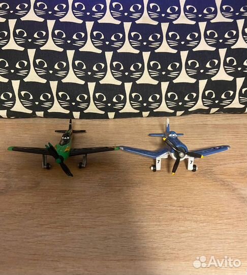 Самолет игрушка мультфильм тачки