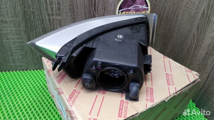 Фара противотуманная левая Lexus GX470