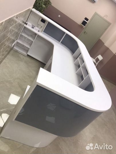 Стойка-ресепшен.Стойка администрации. Двухуровнева