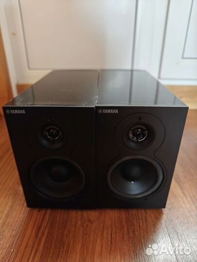 Полочная акустика Yamaha NS-BP111 piano black