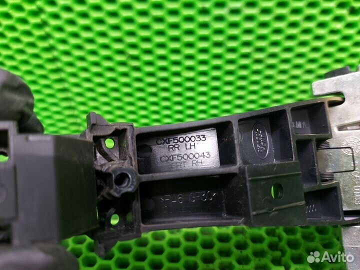 Кронштейн ручки двери задний левый Land Rover