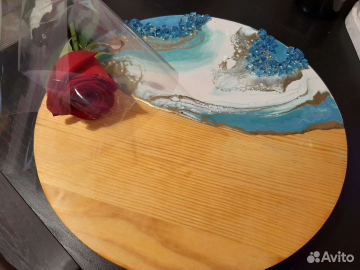 Сервировочная доска декарированная смолой