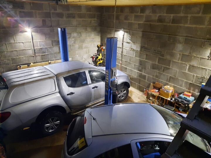 Гараж, > 30 м²