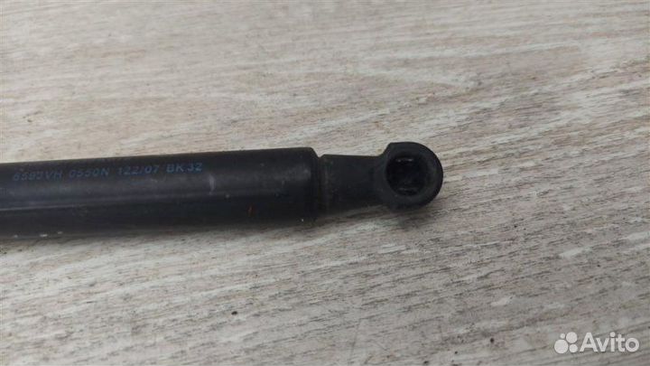 Амортизатор крышки багажника Volkswagen Passat B6