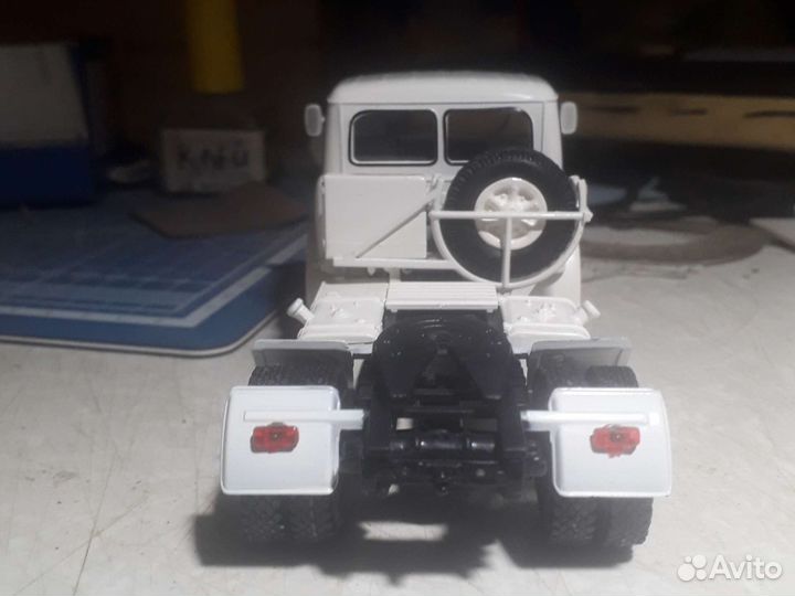 Модель грузовика маз5429