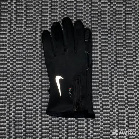Перчатки Nike тёплые
