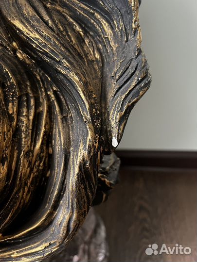 Статуя лев из гипса