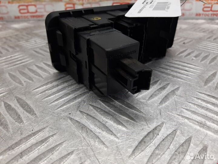 Кнопка (выключатель) Mitsubishi Carisma рест. 2002