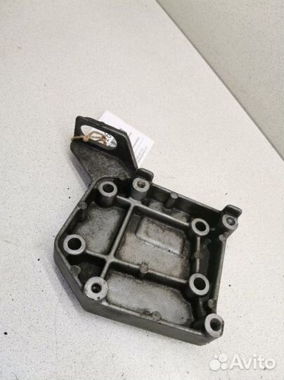 Кронштейн компрессора кондиционера Mazda Familia