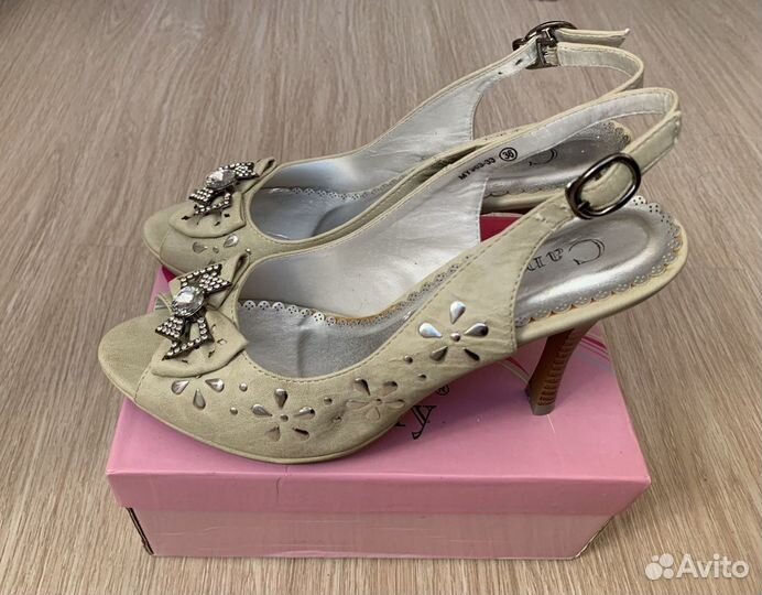 Босоножки женские