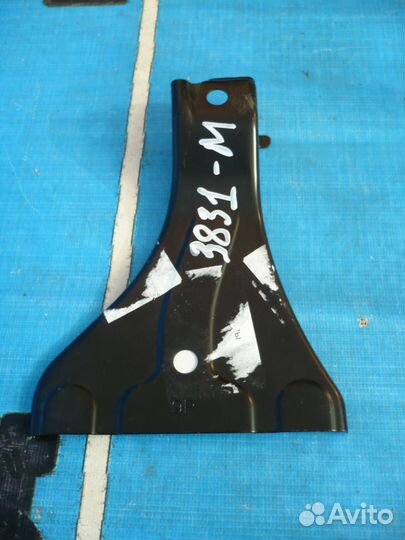 Lexus LX Кронштейн переднего бампера правый новый