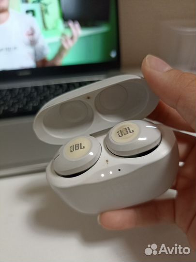 Беспроводные наушники jbl