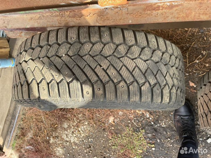 Gislaved Nord Frost 200 215/55 R17 98T