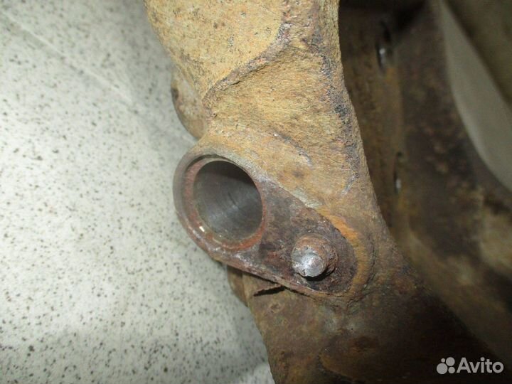 Кулак поворотный задний правый Mitsubishi Galant 9