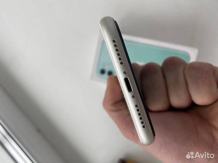 iPhone 11, 64 ГБ