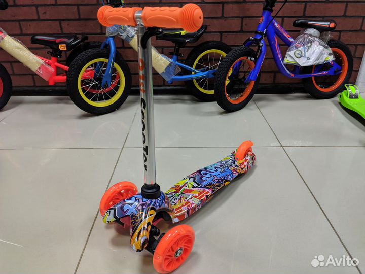 Самокат Мини Граффити со светящимися колесами