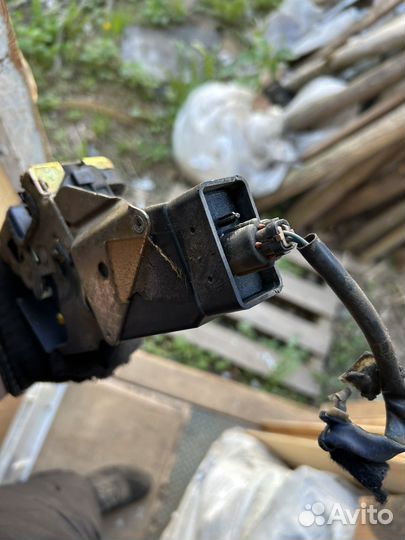 Замок двери задней митсубиси каризма