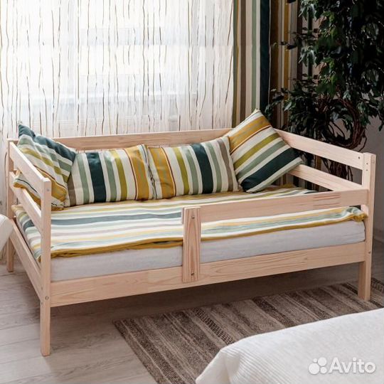 Детская кровать из массива