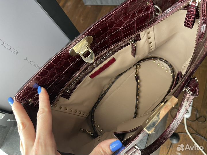 Сумка из кожи аллигатора Valentino эксклюзив