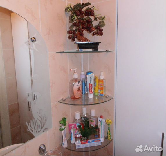 Полочки стеклянные для ванной и туалетной комнаты