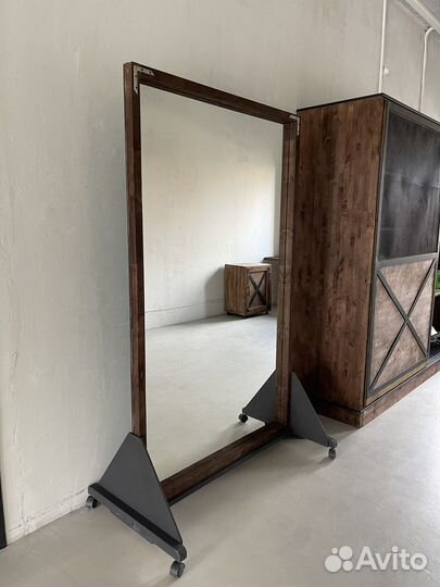 Зеркало напольное в деревянной раме