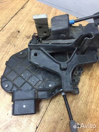 Замок двери передней правой Ford Mondeo 4