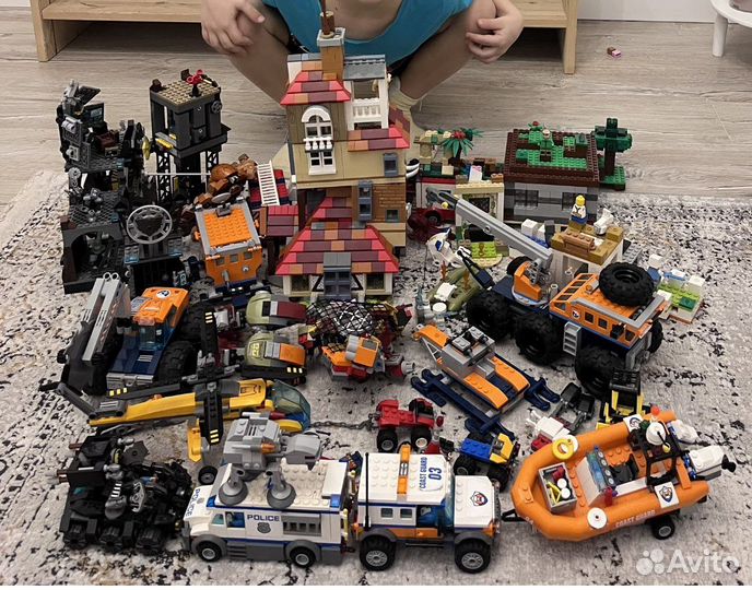 Коробка лего