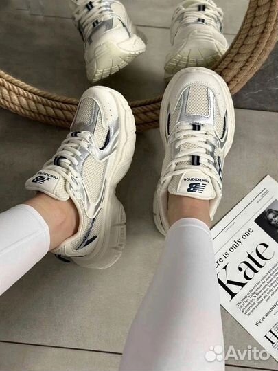 Кроссовки женские