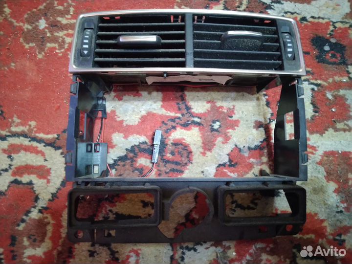 Панель (рамка) центральной консоли audi A8 D3