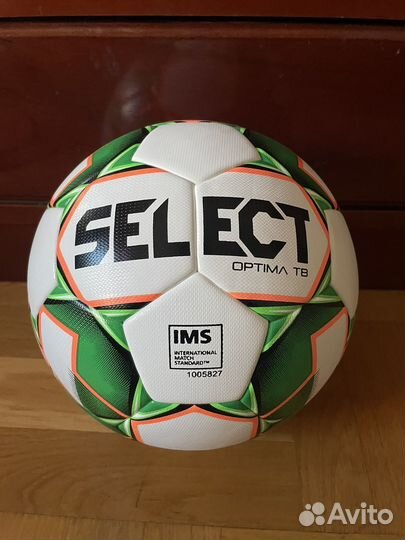 Футбольный мяч