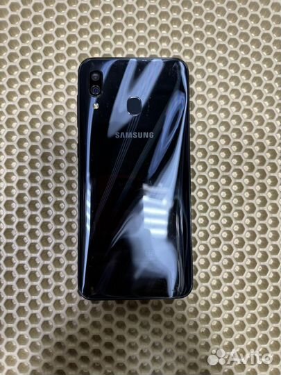 Samsung Galaxy A30, 4/64 ГБ