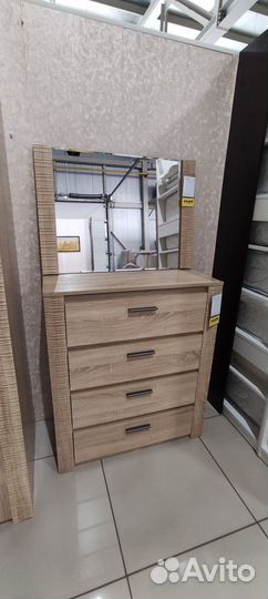 Комод и зеркало